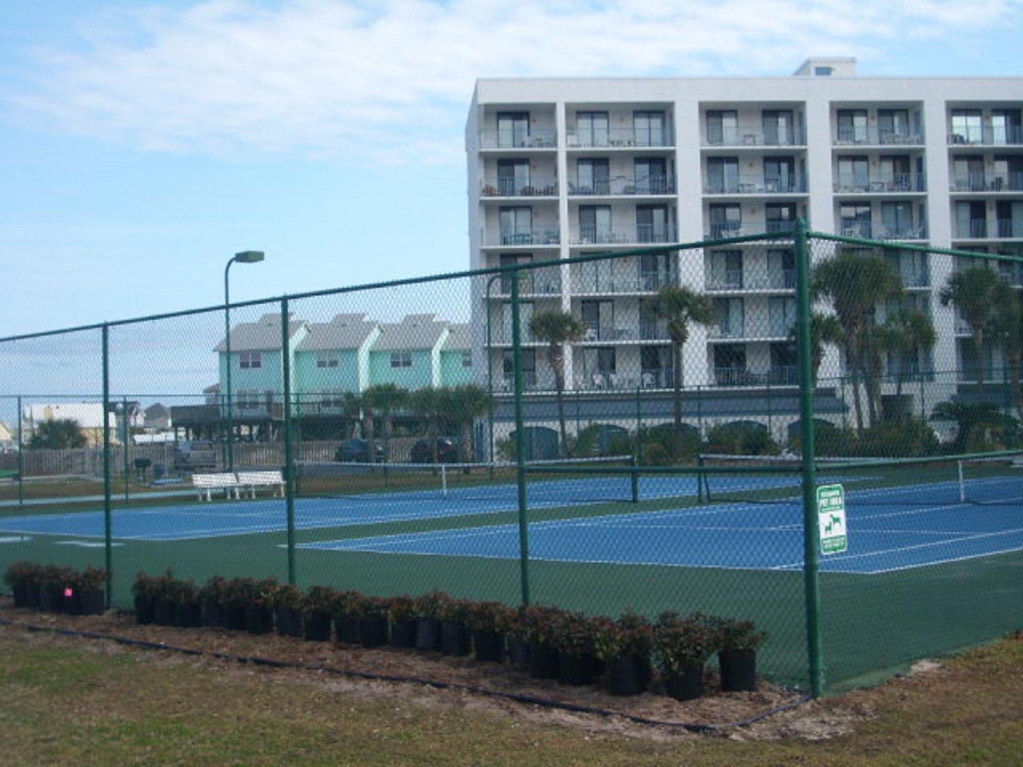 Surf & Racquet Club 212a *