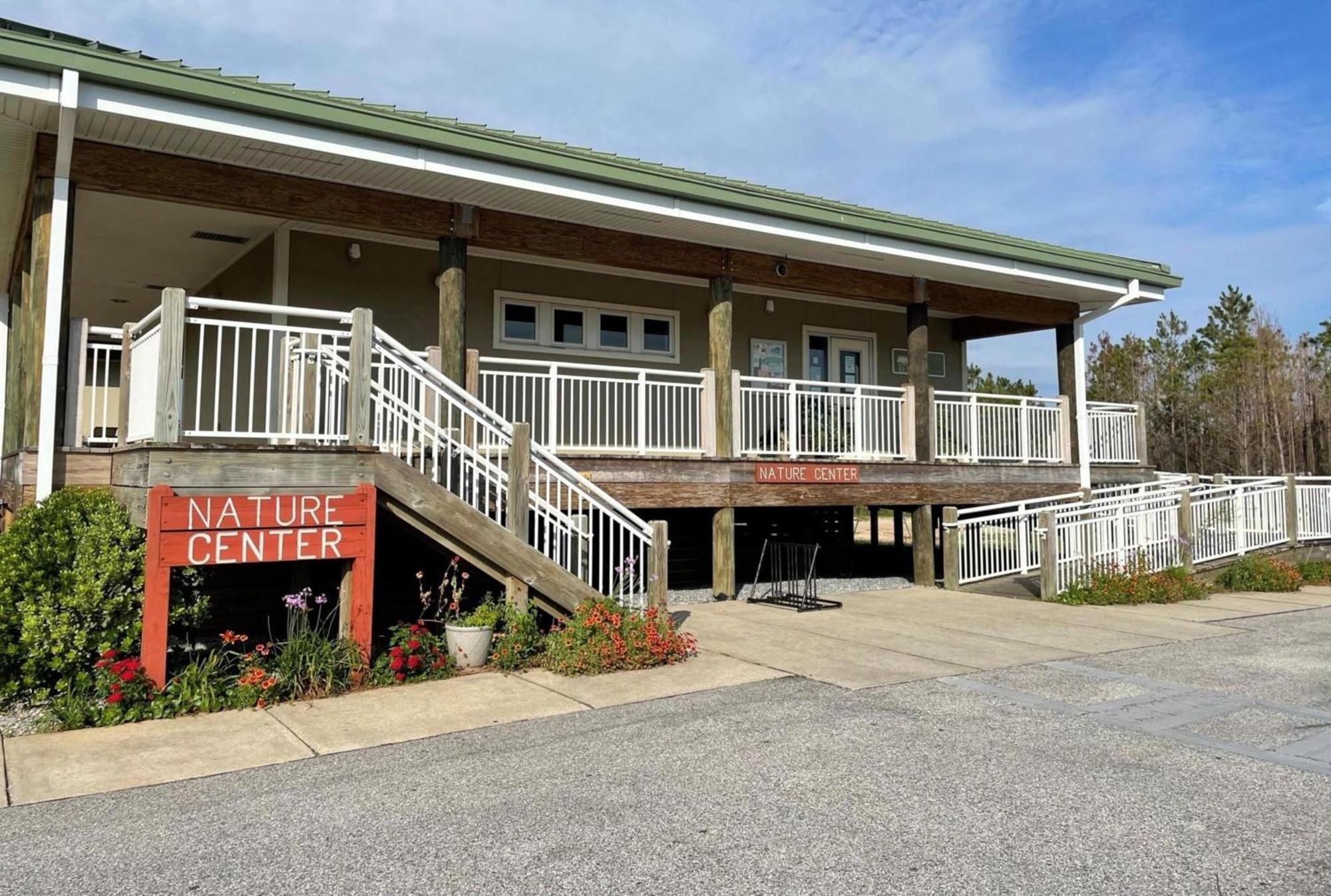 Surf & Racquet Club 212a