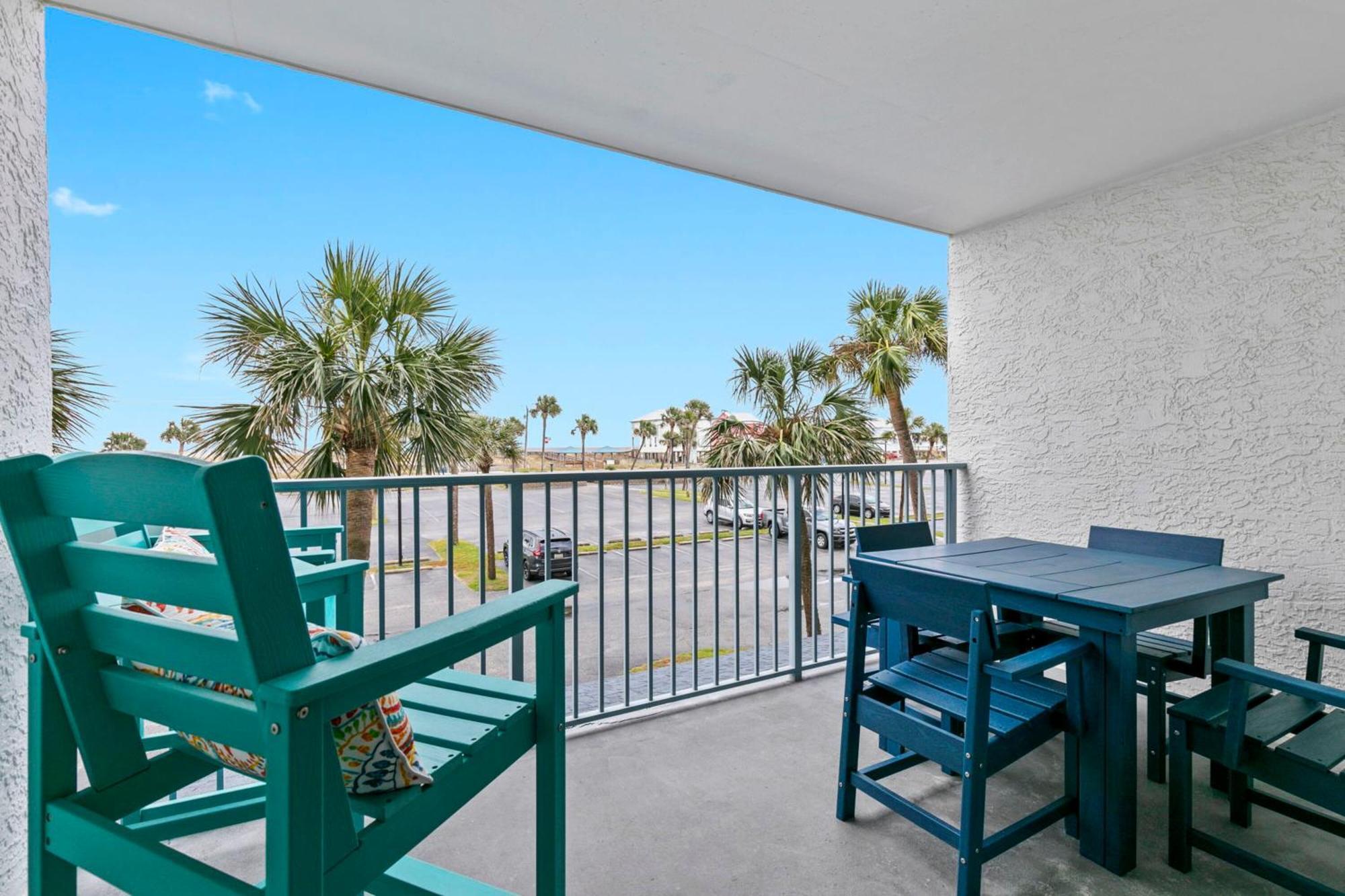 Surf & Racquet Club 212a Apartment